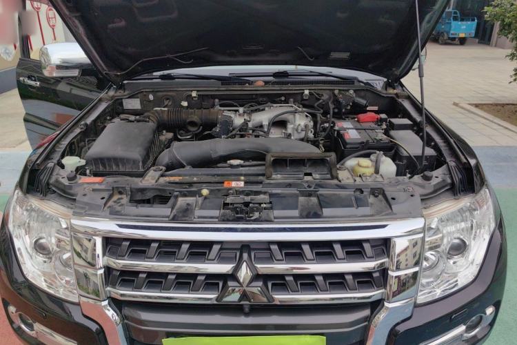 Used Mitsubishi Pajero 2019 3.0L Automatic Luxury Edition Engine Bay