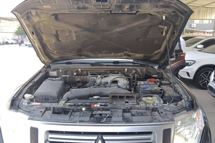 Used Mitsubishi Pajero 2019 3.0L Automatic Standard Edition Engine Bay