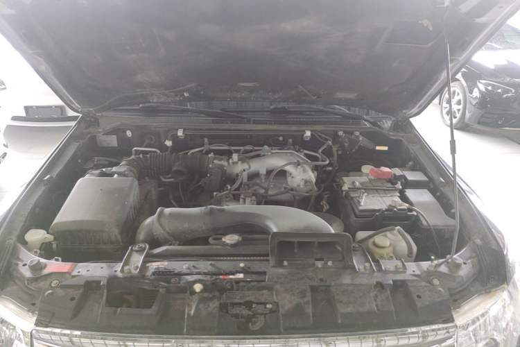 Used Mitsubishi Pajero 2019 3.0L Automatic Standard Edition Engine Bay