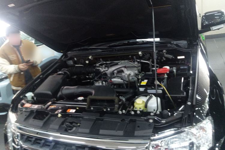 Used Mitsubishi Pajero 2019 3.0L Automatic Comfort Edition Engine Bay