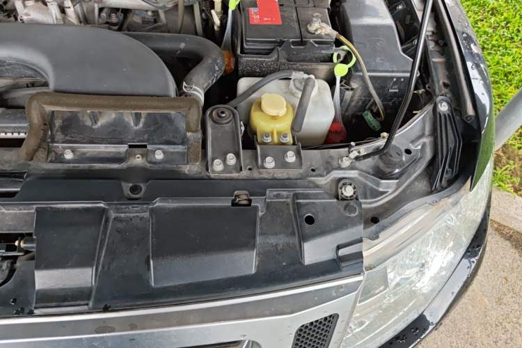 Used Mitsubishi Pajero 2019 3.0L Automatic Comfort Edition Engine Bay Left