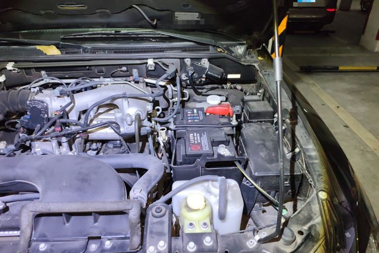 Used Mitsubishi Pajero 2019 3.0L Automatic Comfort Edition Engine Bay Left