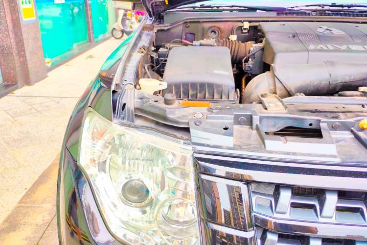 Used Mitsubishi Pajero 2019 V97 3.8L 5-Door GLS Middle East Edition Engine Bay Right