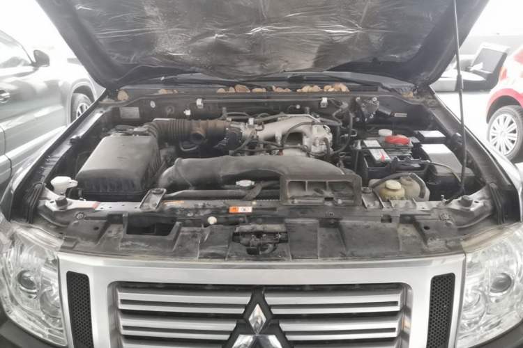 Used Mitsubishi Pajero 2019 3.0L Automatic Standard Edition Engine Bay