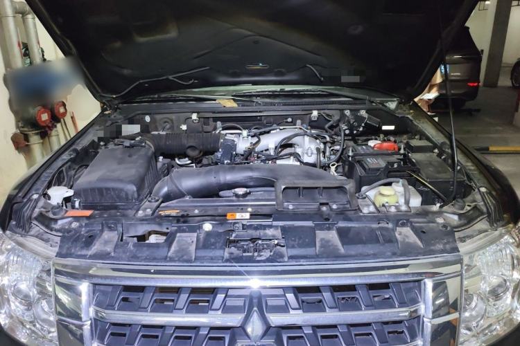 Used Mitsubishi Pajero 2019 3.0L Automatic Comfort Edition Engine Bay