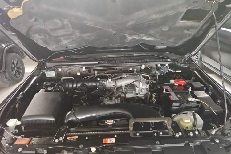Used Mitsubishi Pajero 2019 3.0L Automatic Comfort Edition Engine Bay