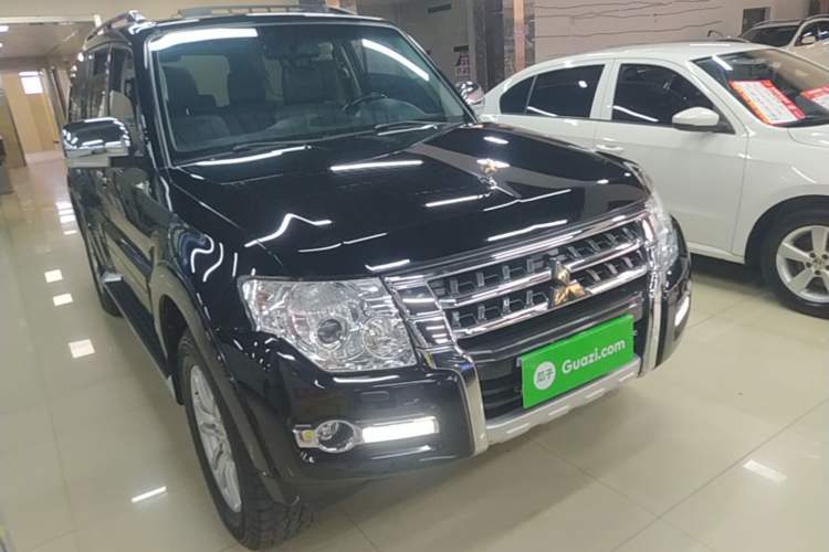 Used Mitsubishi Pajero 2019 V97 3.8L 5-Door GLS Middle East Edition Exterior 1