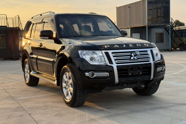 Used Mitsubishi Pajero 2019 3.0L Automatic Standard Edition Exterior 2