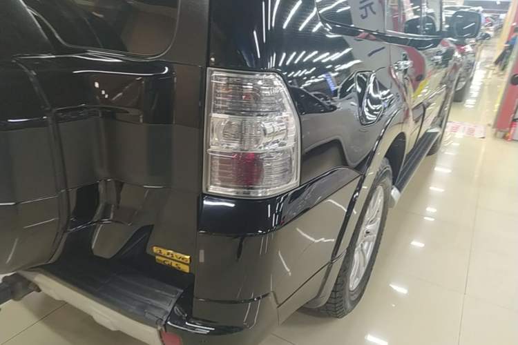 Used Mitsubishi Pajero 2019 V97 3.8L 5-Door GLS Middle East Edition Exterior 3