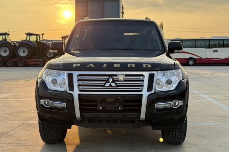 Used Mitsubishi Pajero 2019 3.0L Automatic Standard Edition Exterior 3