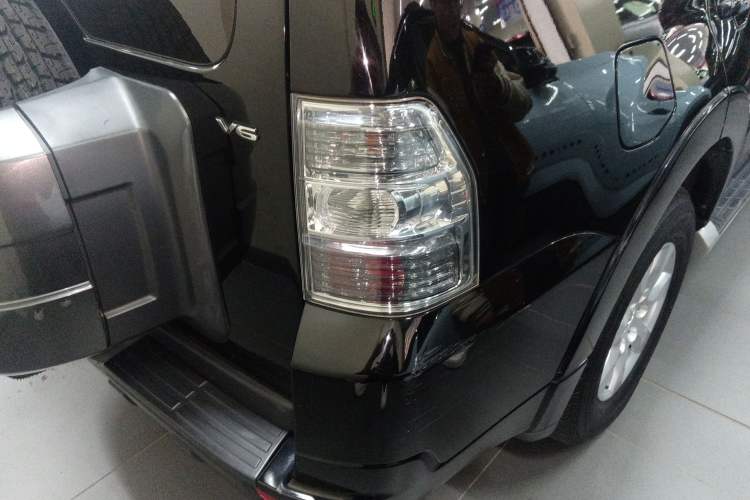 Used Mitsubishi Pajero 2019 3.0L Automatic Comfort Edition Exterior 3