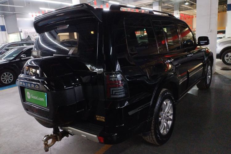 Used Mitsubishi Pajero 2019 V97 3.8L 5-Door GLS Middle East Edition Exterior 5