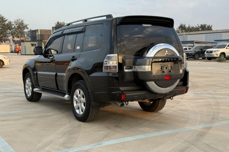 Used Mitsubishi Pajero 2019 3.0L Automatic Standard Edition Exterior 5