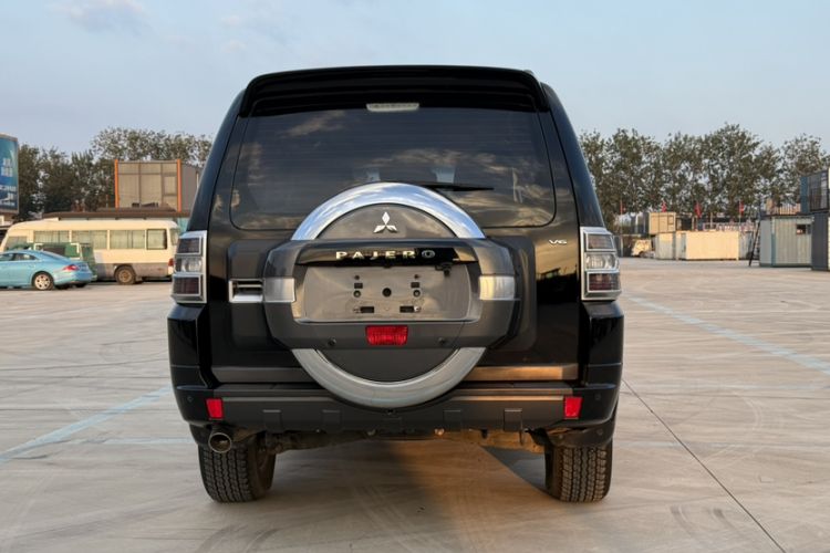 Used Mitsubishi Pajero 2019 3.0L Automatic Standard Edition Exterior 6