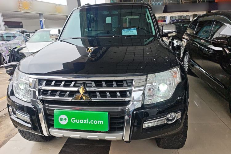 Used Mitsubishi Pajero 2019 V97 3.8L 5-Door GLS Middle East Edition Front