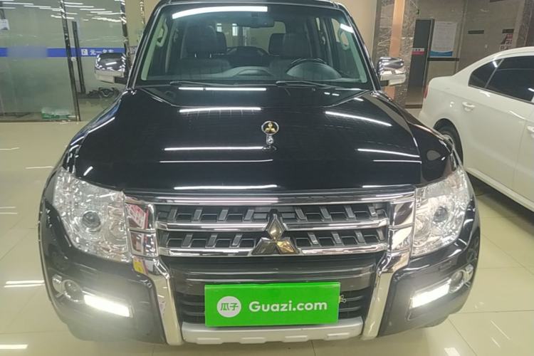 Used Mitsubishi Pajero 2019 V97 3.8L 5-Door GLS Middle East Edition Front