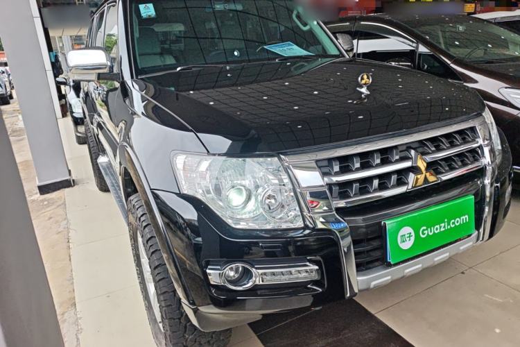 Used Mitsubishi Pajero 2019 V97 3.8L 5-Door GLS Middle East Edition Front Right 45 Deg