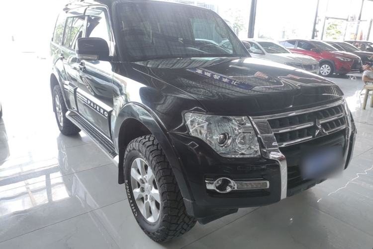Used Mitsubishi Pajero 2019 3.0L Automatic Standard Edition Front Right 45 Deg