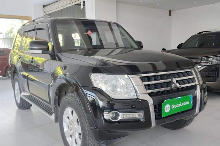 Used Mitsubishi Pajero 2019 3.0L Automatic Standard Edition Front Right 45 Deg