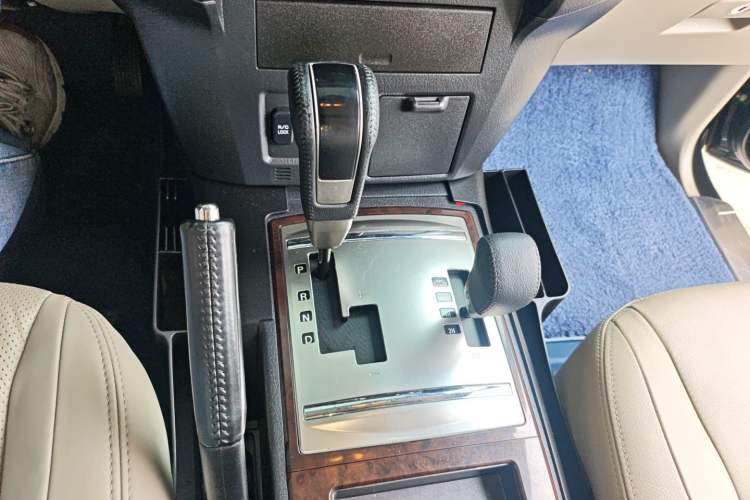 Used Mitsubishi Pajero 2019 V97 3.8L 5-Door GLS Middle East Edition Gear Lever