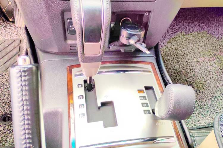 Used Mitsubishi Pajero 2019 V97 3.8L 5-Door GLS Middle East Edition Gear Lever