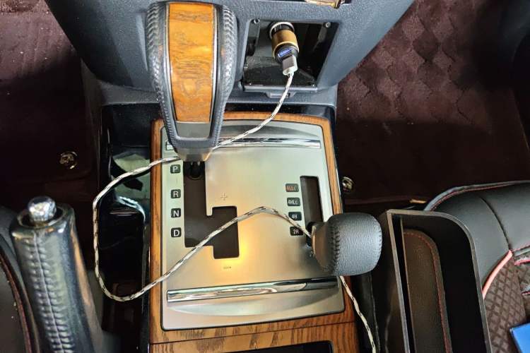 Used Mitsubishi Pajero 2019 3.0L Automatic Comfort Edition Gear Lever