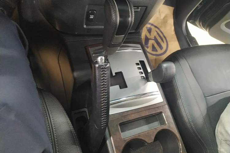 Used Mitsubishi Pajero 2019 V97 3.8L 5-Door GLS Middle East Edition Gear Lever