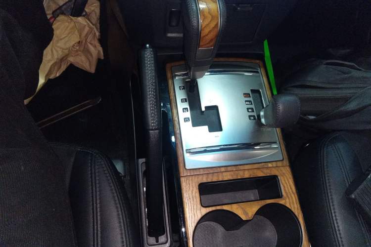 Used Mitsubishi Pajero 2019 3.0L Automatic Comfort Edition Gear Lever