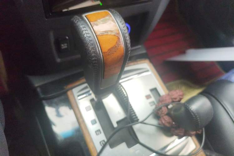 Used Mitsubishi Pajero 2019 3.0L Automatic Prestige Edition Gear Lever