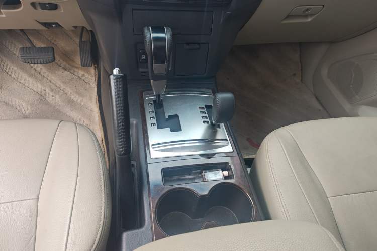 Used Mitsubishi Pajero 2019 V97 3.8L 5-Door GLS Middle East Edition Gear Lever