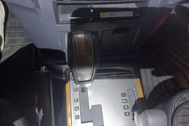 Used Mitsubishi Pajero 2019 3.0L Automatic Comfort Edition Gear Lever