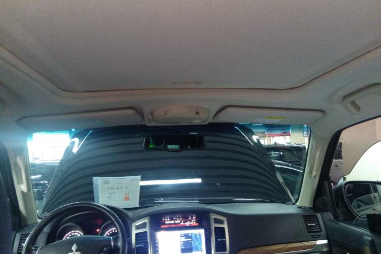 Used Mitsubishi Pajero 2019 3.0L Automatic Comfort Edition Headliner