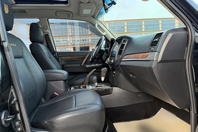 Used Mitsubishi Pajero 2019 3.0L Automatic Standard Edition Interior 1