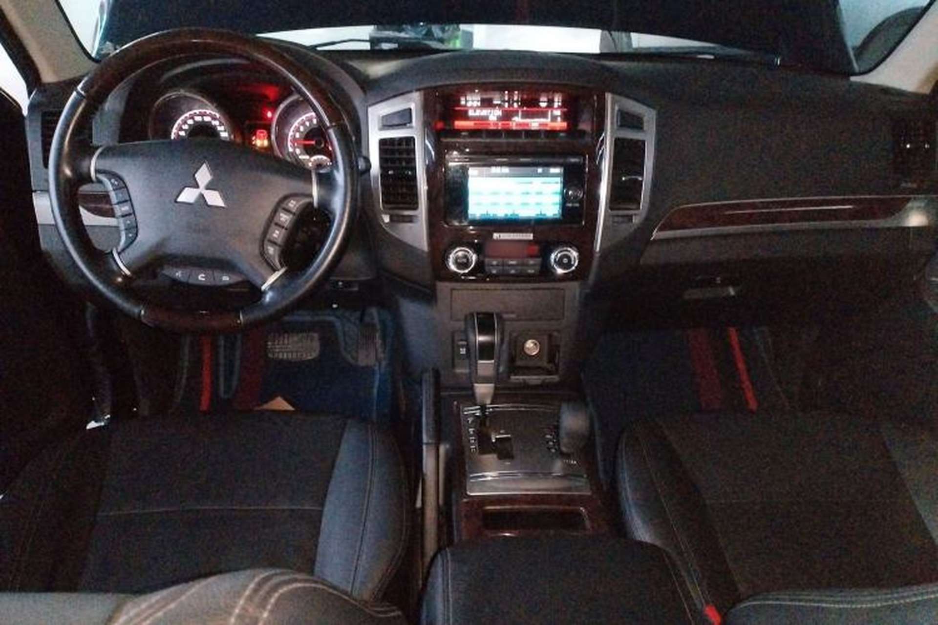 Used Mitsubishi Pajero 2019 V97 3.8L 5-Door GLS Middle East Edition Interior 2