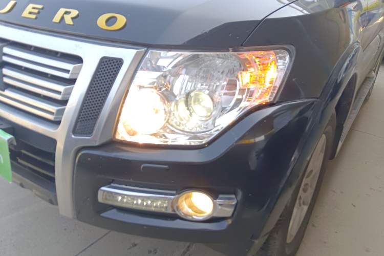Used Mitsubishi Pajero 2019 3.0L Automatic Standard Edition Left Front Headlight