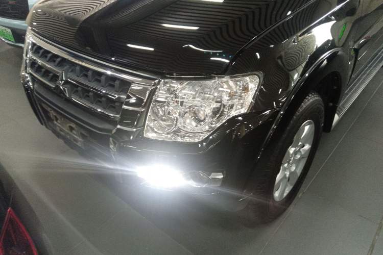 Used Mitsubishi Pajero 2019 3.0L Automatic Comfort Edition Left Front Headlight