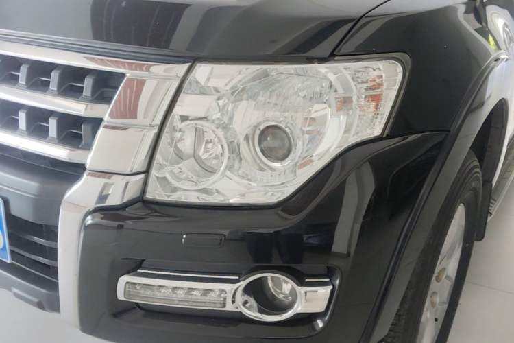 Used Mitsubishi Pajero 2019 3.0L Automatic Standard Edition Left Front Headlight