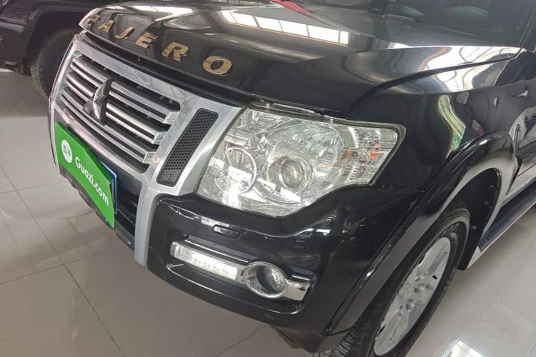 Used Mitsubishi Pajero 2019 3.0L Automatic Comfort Edition Left Front Headlight