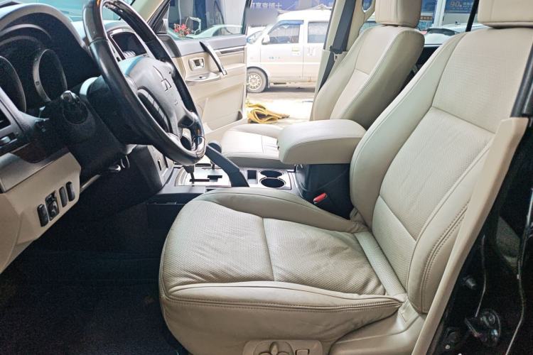 Used Mitsubishi Pajero 2019 V97 3.8L 5-Door GLS Middle East Edition Left Front Seat