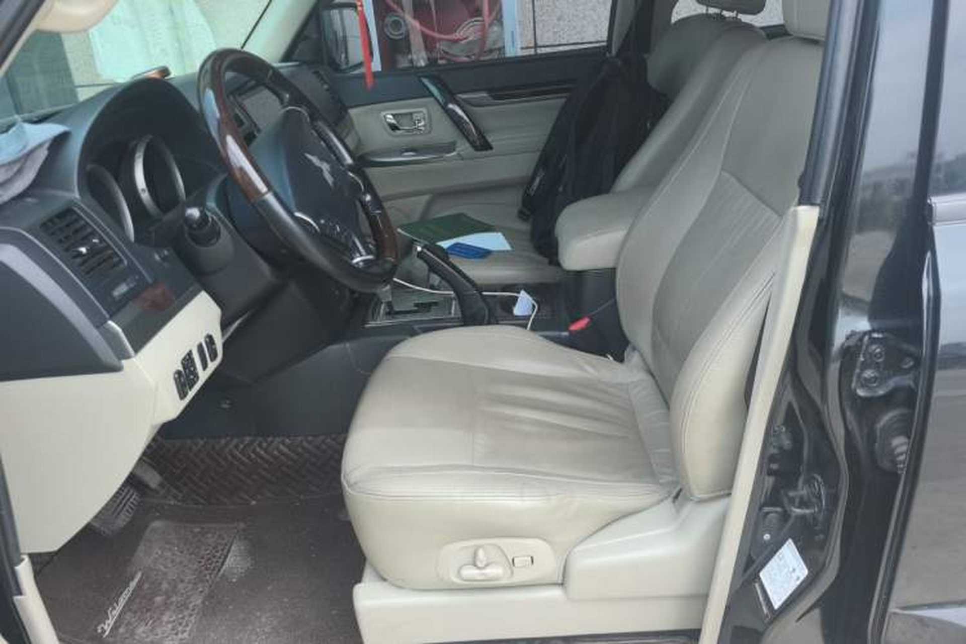 Used Mitsubishi Pajero 2019 V97 3.8L 5-Door GLS Sunroof Dual Differential – Middle East Left Front Seat
