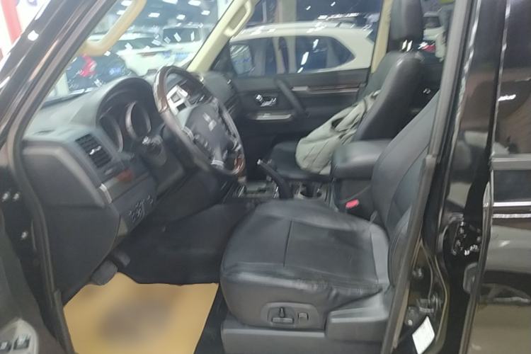 Used Mitsubishi Pajero 2019 V97 3.8L 5-Door GLS Middle East Edition Left Front Seat