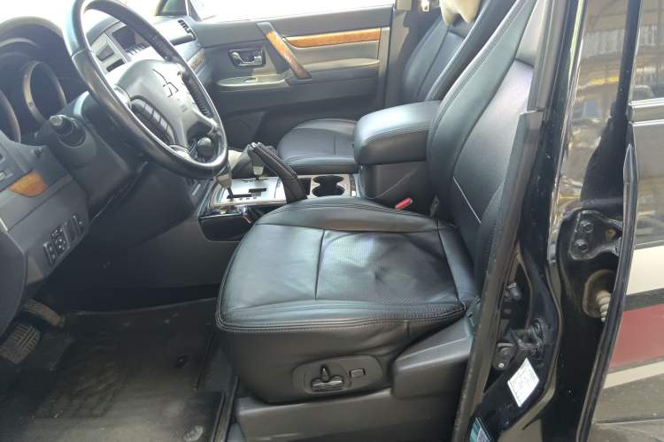 Used Mitsubishi Pajero 2019 3.0L Automatic Standard Edition Left Front Seat