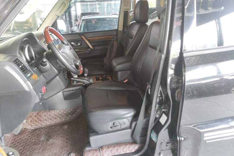 Used Mitsubishi Pajero 2019 3.0L Automatic Standard Edition Left Front Seat