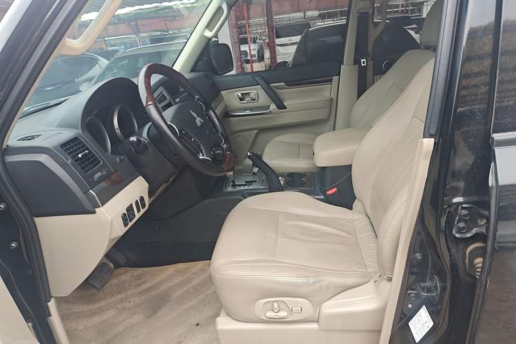Used Mitsubishi Pajero 2019 V97 3.8L 5-Door GLS Middle East Edition Left Front Seat