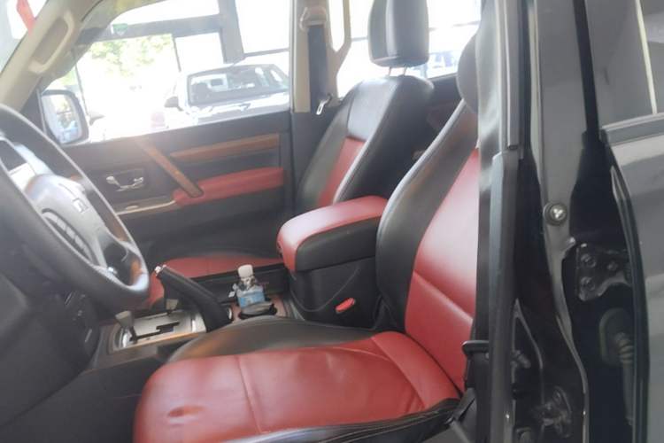 Used Mitsubishi Pajero 2019 3.0L Automatic Standard Edition Left Front Seat