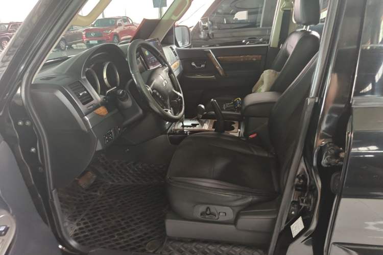 Used Mitsubishi Pajero 2019 3.0L Automatic Comfort Edition Left Front Seat