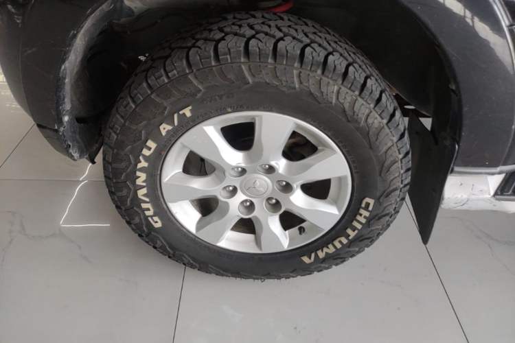 Used Mitsubishi Pajero 2019 3.0L Automatic Standard Edition Left Front Wheel Hub