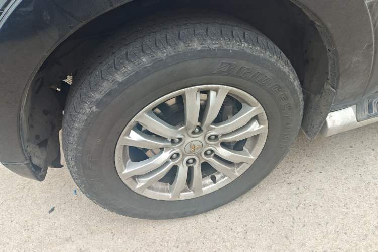Used Mitsubishi Pajero 2019 V97 3.8L 5-Door GLS Middle East Edition Left Front Wheel Hub