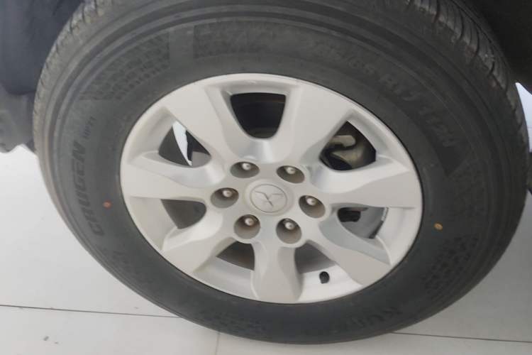 Used Mitsubishi Pajero 2019 3.0L Automatic Standard Edition Left Front Wheel Hub