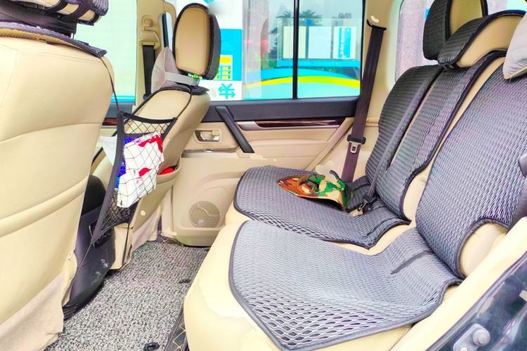 Used Mitsubishi Pajero 2019 V97 3.8L 5-Door GLS Middle East Edition Left Rear Seat
